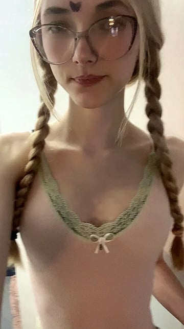 University Slut's Secret Gallery: Amateur College Porn, Fucking and Misbehaving in Private'