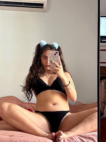 Fuck yeah, I skipped studying to finger my wet pussy raw in this hot college slut pic!'