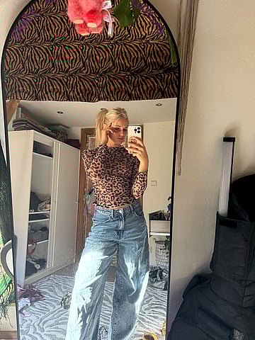 Can you resist this temptation? 😏 | Horny college bitch flashing her wet pussy'