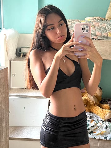 Fuck, I'm Dripping Wet and Ready for Your Cock at the Club - Wanna Get Wild with Me, Lillyy?'