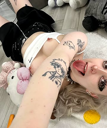 Fresh 18-Year-Old Vicki Shows Off Her Perfect Tits - Can You Handle Them?'