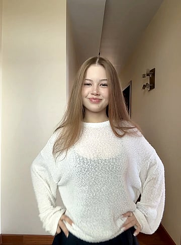 Jenny's Horny College Fuck Gallery: Legs Spread Wide for Your Pleasure'