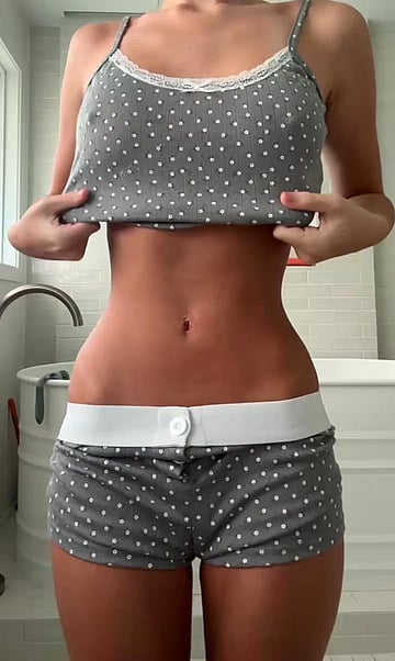 Fucking Fresh 18-Year-Old College Slut LOLA Shows Off Her Cute Tits'