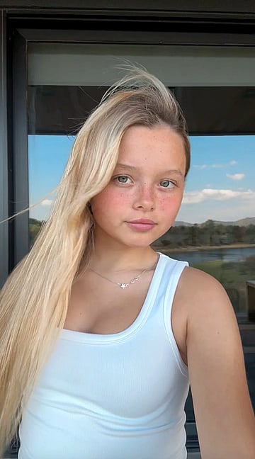 Bethy's 18-Year-Old College Gallery: Would You Fuck Me Gentle or Rough?'