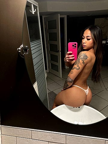 Hot College Slut Queenie Shows Off Her Fuckable Body in Nude Gallery - Watch Me Get Wet and Wild!'