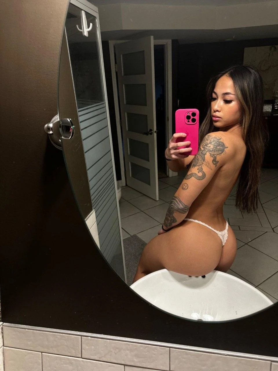 Hot College Slut Queenie Shows Off Her Fuckable Body in Nude Gallery - Watch Me Get Wet and Wild! picture 1 of 3