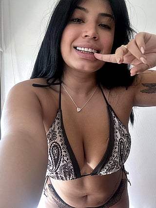 Naughty College Slut Maria Wants You to Take a Closer Look at Her Juicy Secrets'