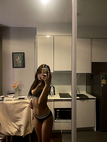 Elenaa's Unfiltered College Desire: Full Throttle Pleasure'