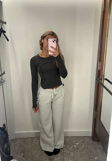 Maya Summers' Fucking Hot University Pussy Tease on Her Way to Class'