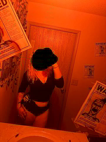 Come find me in the dorms for a wild college fuck ;)'