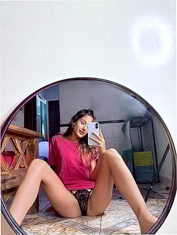 Fuck Me, I'm So Horny and Wet in This University Girl Selfie!'