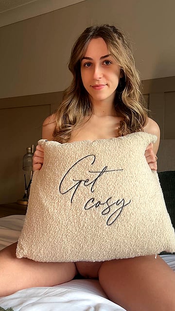 Fuck yeah! This northern babe's iddy biddies are begging for your attention - watch me get wild!'
