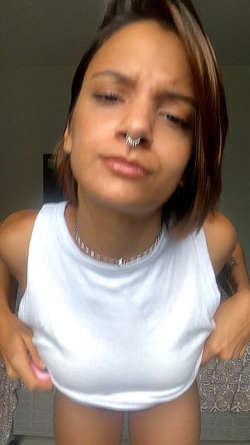 Emma's Juicy Tits & Seductive Smile Drive You Wild - Explicit Uni Fun!'