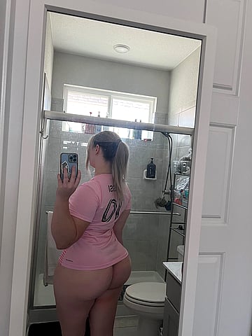 Soccer Slut Shows Off Her Perfect Fucking Ass In My Juicy College Porn Pic'