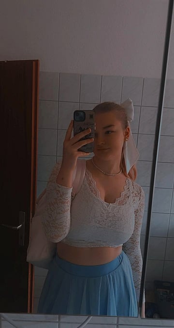 Morning Wood Service: My Pre-Lecture Pussy Pic That'll Make You Skip Class'