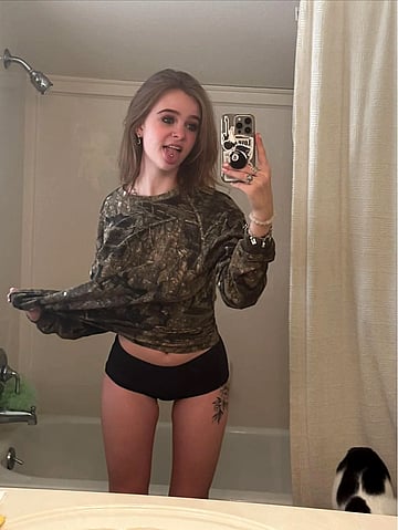 Fuck me raw if I sent you this naughty pic, would you?'