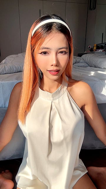 Bare and wild - amateur petite uni girl gets nasty in first person POV'