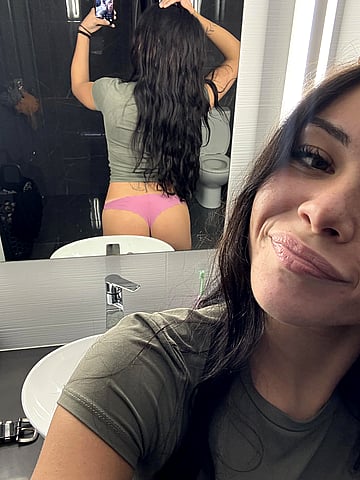 TURNED 20 AND STILL GETTING FUCKING WET IN THE DORM - CRAZY COLLEGE SLUT SELENA'S RAW PUSSY PICTURE'