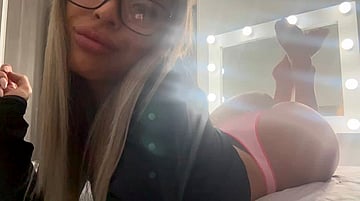 Maddie's Hot College Return: Naughty 19y Old Unleashes Her Desires'