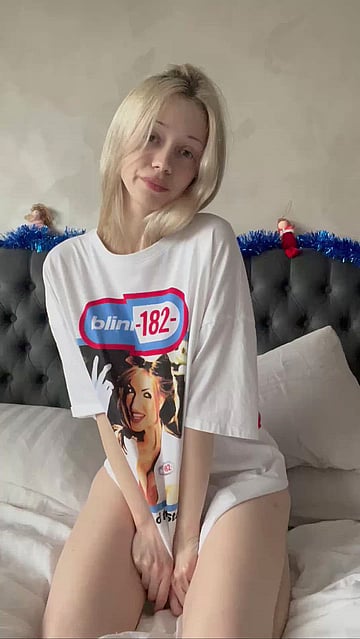 Fuck my sweet university pussy - amateur slut Lina gets her tight teen cunt stuffed and dripping'